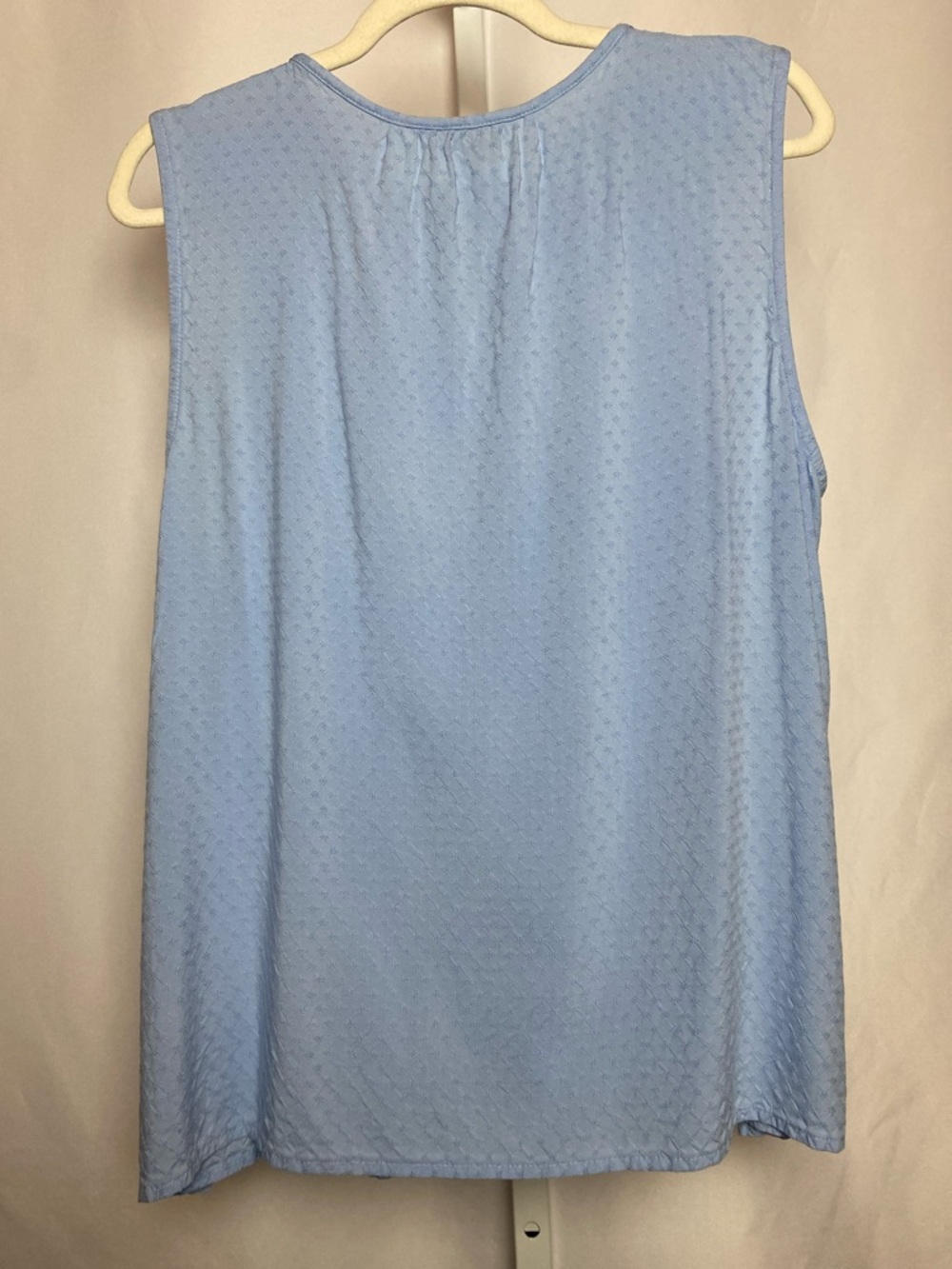 croft & barrow Soft Blue Sleeveless Smocked-Yoke Blouse XXL - Picture 4 of 8